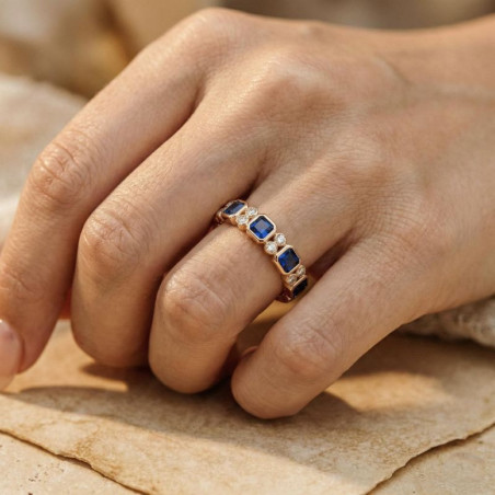 Anell d'eternitat d'estil vintage amb safirs blaus i moissanites en or de 18 k