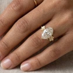 Anell de boda d'1 quirat amb diamant conreat en laboratori de talla ovalada , or blanc de 14 k