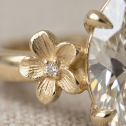 Anell de boda d'1 quirat amb diamant conreat en laboratori de talla ovalada , or blanc de 14 k