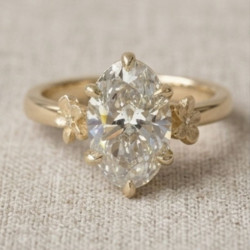 Anell de boda d'1 quirat amb diamant conreat en laboratori de talla ovalada , or blanc de 14 k