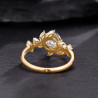 Anell de boda "Nature" amb branques entrellaçades, moissanites i diamants marquesa en or de 14 k