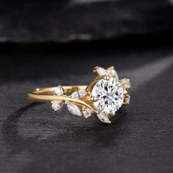 Anell de boda "Nature" amb branques entrellaçades, moissanites i diamants marquesa en or de 14 k